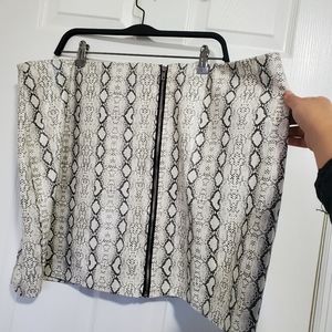 🐍FASHION NOVA Snakeskin Mini Skirt🐍 NWOT
